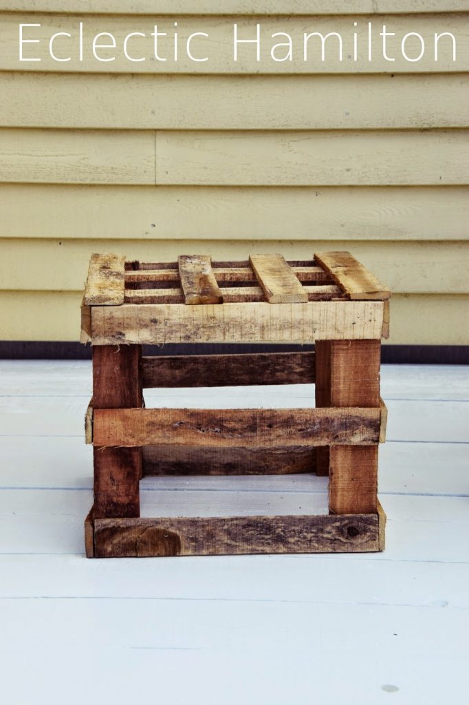 DIY Tisch Upcycling - Holzgestell aus Verpackungsmaterial DIY Tisch Upcycling - Holzgestell aus Verpackungsmaterial