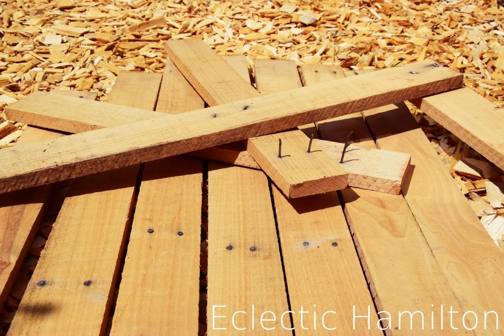 DIY Tisch Upcycling - Holzbretter für Tischplatte DIY Tisch Upcycling - Holzbretter für Tischplatte
