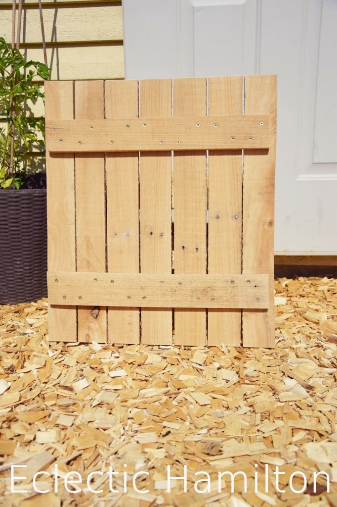 DIY Tisch Upcycling - Tischplatte vor dem Streichen DIY Tisch Upcycling - Tischplatte vor dem Streichen