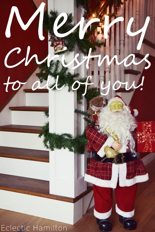 Weihnachten Dekoration Weihnachtsdeko Treppenhaus Santa Claus Weihnachtsmann Staketen Tannengirlande Treppenstufen Keramikkugeln Holzanhänger Weihnachten Dekoration Weihnachtsdeko Treppenhaus Santa Claus Weihnachtsmann Staketen Tannengirlande Treppenstufen Keramikkugeln Holzanhänger