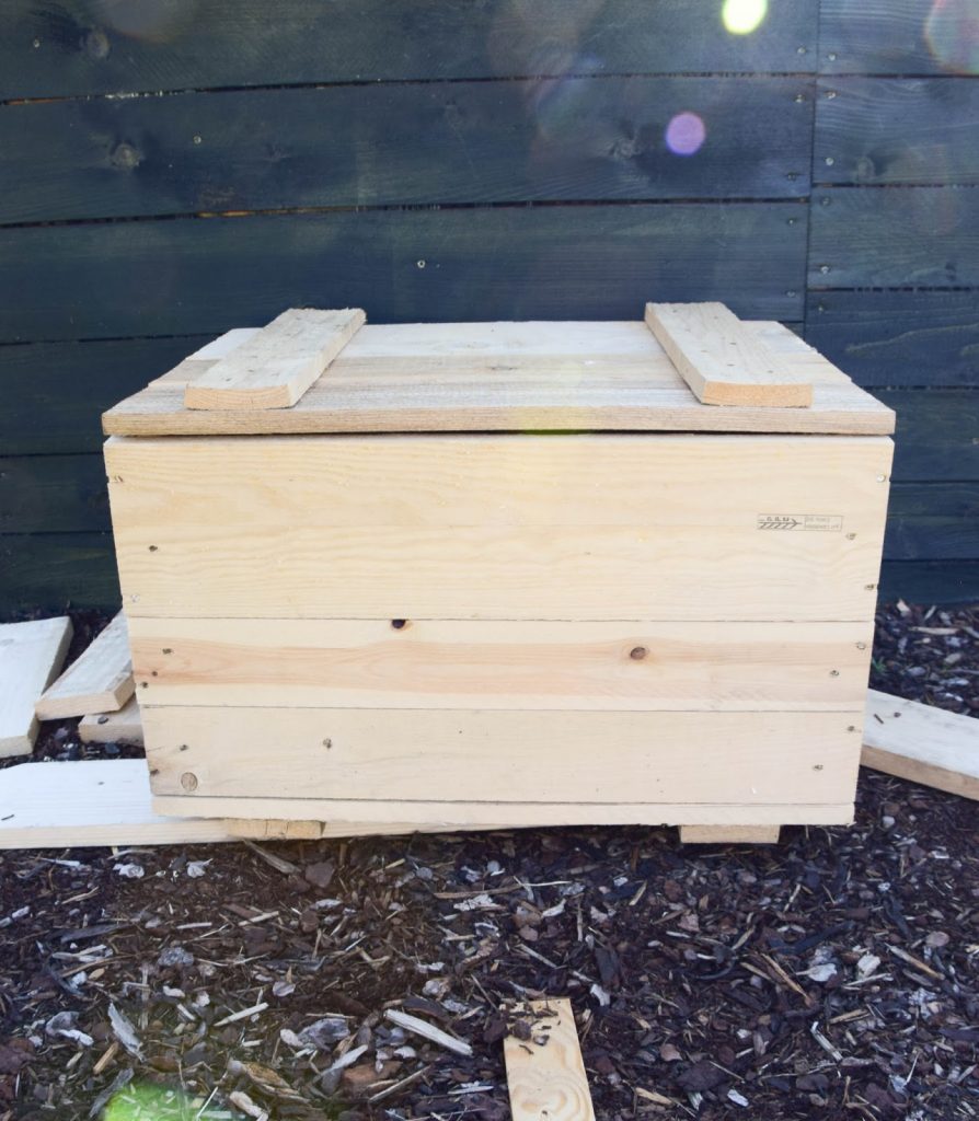 Von der Holzkiste zum Tisch: DIY flambiertes Holz selbermachen