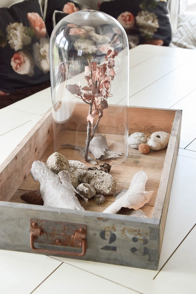 Dekoidee mit Fundstücken aus dem Urlaub: Muscheln, Steine, Sand, Äste und mehr. Deko, Dekoration, Urlaubserinnerungen