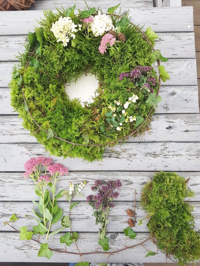 DIY Mooskranz einfach selbstgemacht: Herbstdeko, Deko für den Herbst, Kranz, Kränze selbermachen, Kranz aus Moos