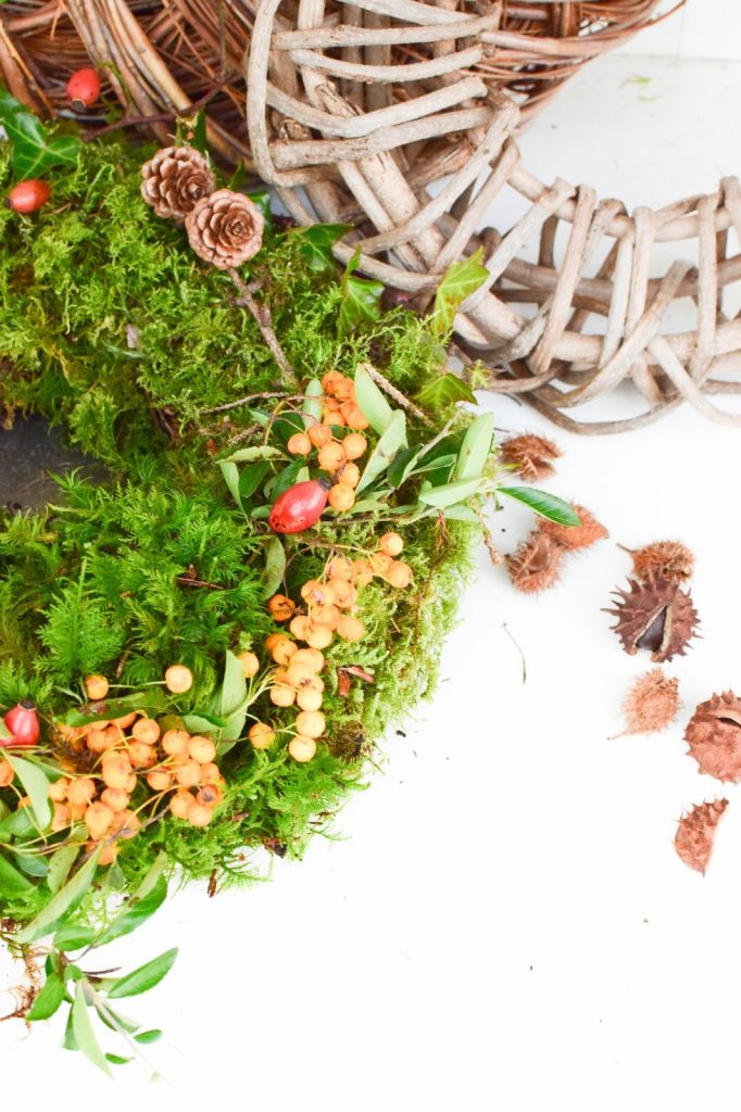 Kranz aus Moos selber machen. DIY Mooskranz einfach und schnell für Herbst und Winter die perfekte Deko