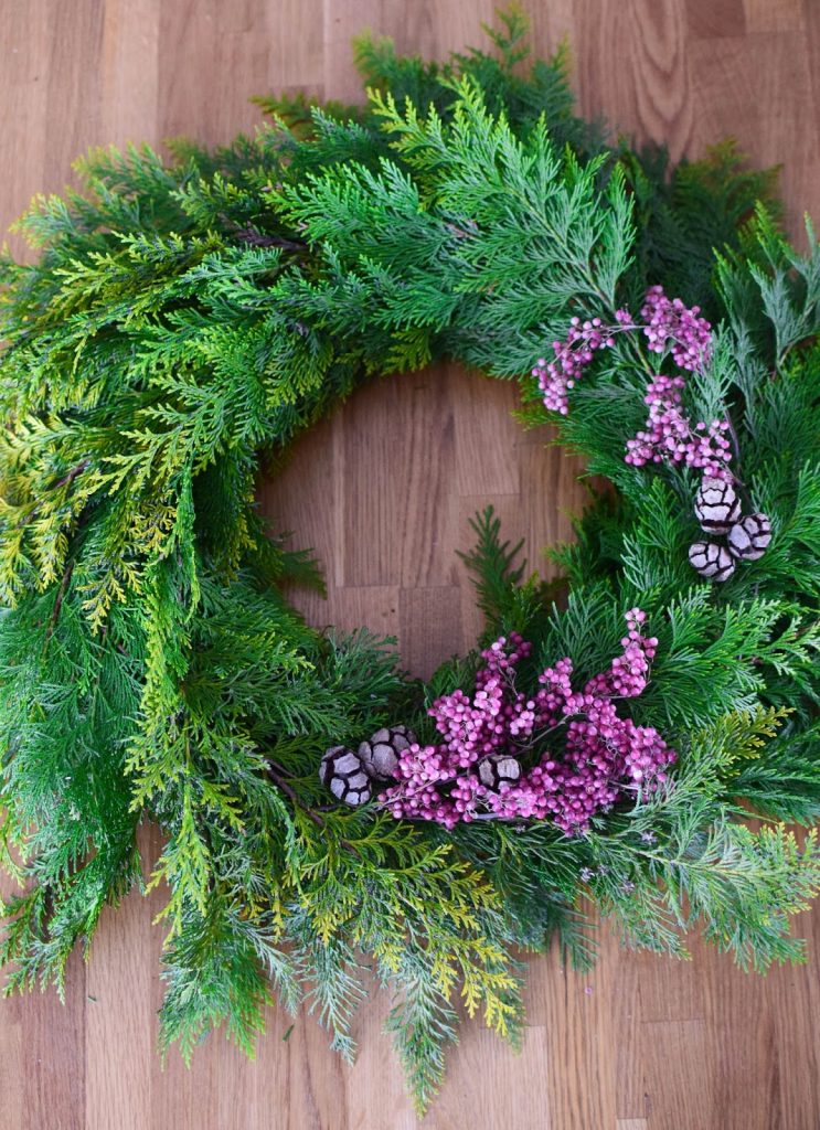 DIY Kranz selbstgemacht einfach und schnell mit Thuja und Zapfen und Sterne Kränze Strohkränze selber machen wreath DIY Kranz selbstgemacht einfach und schnell mit Thuja und Zapfen und Sterne Kränze Strohkränze selber machen wreath