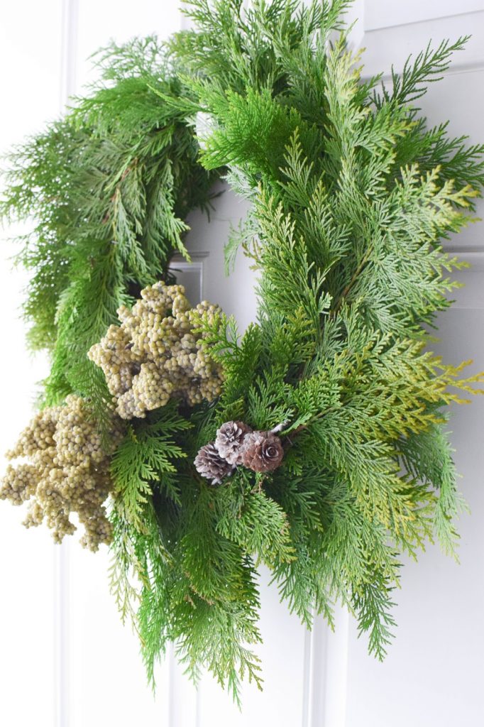 DIY Kranz selbstgemacht einfach und schnell mit Thuja und Zapfen und Sterne Kränze Strohkränze selber machen wreath DIY Kranz selbstgemacht einfach und schnell mit Thuja und Zapfen und Sterne Kränze Strohkränze selber machen wreath