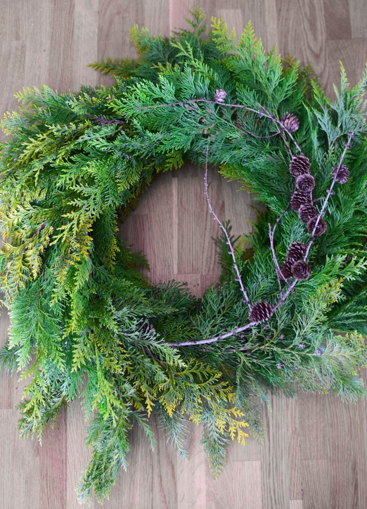 DIY Kranz selbstgemacht einfach und schnell mit Thuja und Zapfen und Sterne Kränze Strohkränze selber machen wreath DIY Kranz selbstgemacht einfach und schnell mit Thuja und Zapfen und Sterne Kränze Strohkränze selber machen wreath