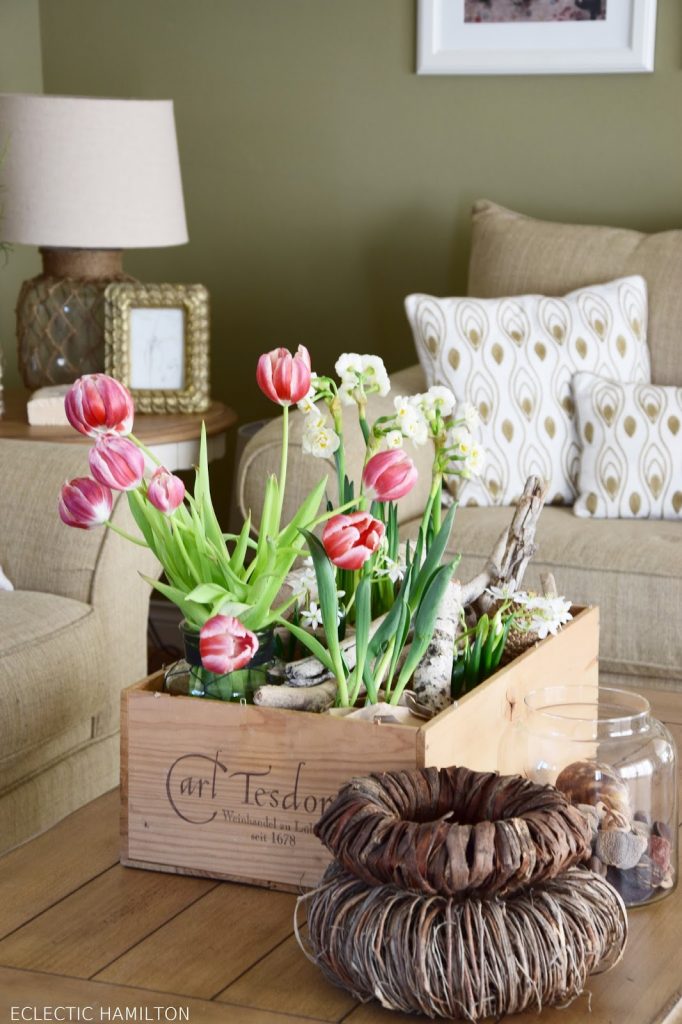 Dekoideen für den Frühling Frühjahr. DIY mit Narzissen, Tulpen, Hyazinthen. Deko mit Natur selber machen. Natürlich dekorieren Dekoideen für den Frühling Frühjahr. DIY mit Narzissen, Tulpen, Hyazinthen. Deko mit Natur selber machen. Natürlich dekorieren