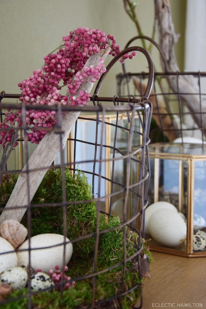 DIY Osterdeko Deko mit Eier Feder Moos selbermachen selbst gemacht: eine natürliche Deko Dekoidee DIY Osterdeko Deko mit Eier Feder Moos selbermachen selbst gemacht: eine natürliche Deko Dekoidee
