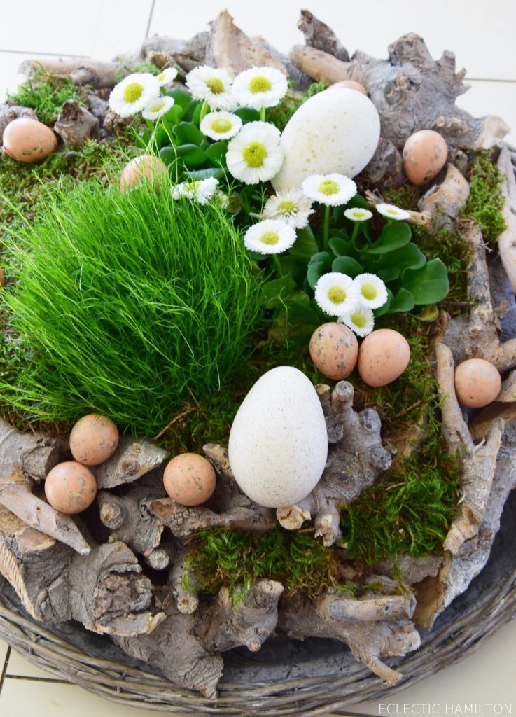 DIY Osterdeko Deko mit Eier Feder Moos selbermachen selbst gemacht: eine natürliche Deko Dekoidee DIY Osterdeko Deko mit Eier Feder Moos selbermachen selbst gemacht: eine natürliche Deko Dekoidee
