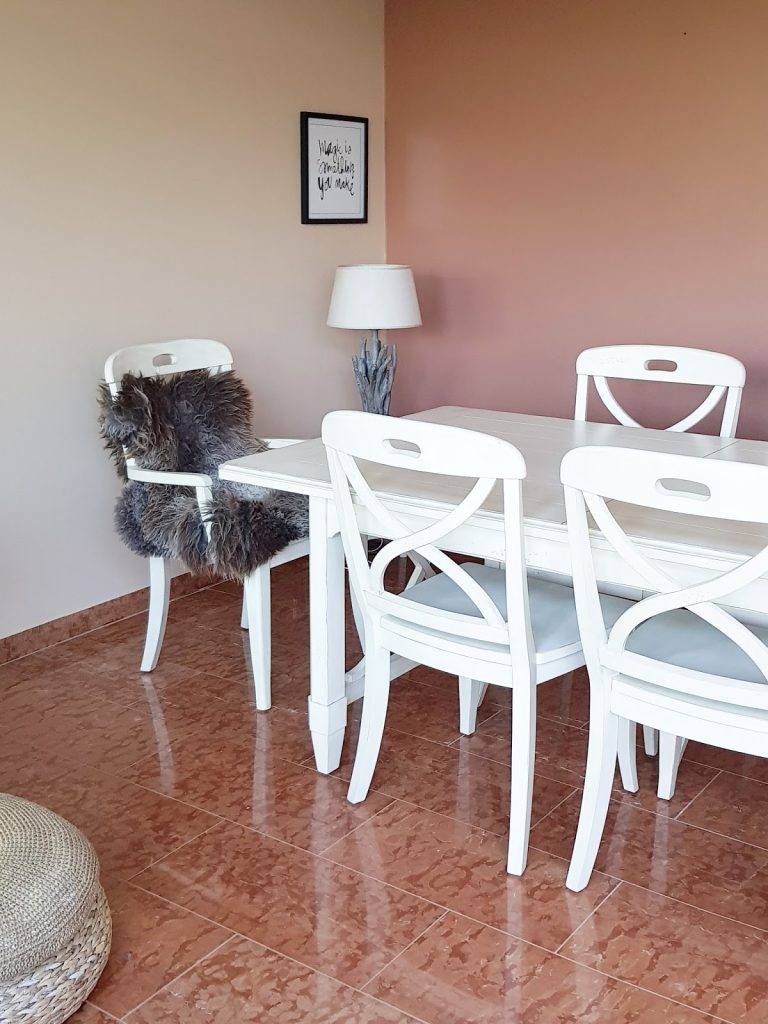 Esszimmer vor der Renovierung mit italienische Marmor Esszimmer vor der Renovierung mit italienische Marmor