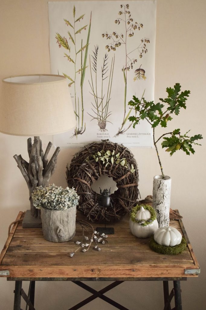 Deko Herbst für Konsole und Sideboard mit Eicheln. Herbstdeko Dekoidee Wohnzimmer Dekoration eiche eicheln botanisch natuerlich dekorieren Deko Herbst für Konsole und Sideboard mit Eicheln. Herbstdeko Dekoidee Wohnzimmer Dekoration eiche eicheln botanisch natuerlich dekorieren kränze
