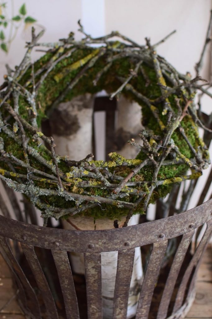 Mooskranz mit Zweigen DIY selbermachen Kranz mit Moos für Herbst Winter Frühling Sommer Mooskranz mit Zweigen DIY selbermachen Kranz mit Moos für Herbst Winter Frühling Sommer
