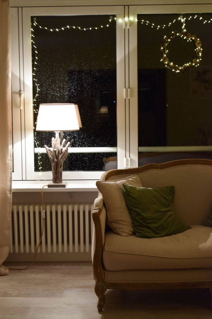 Weihnachtsdeko mit Lichterketten batteriebetrieben mit VARTA Longlife Batterien. Dekoidee weihnachtlich dekorieren Weihnachtsbaum Weihnachtsdeko mit Lichterketten batteriebetrieben mit VARTA Longlife Batterien. Dekoidee weihnachtlich dekorieren Weihnachtsbaum