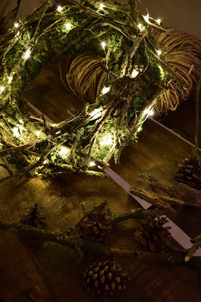 Weihnachtsdeko mit Lichterketten batteriebetrieben mit VARTA Longlife Batterien. Dekoidee weihnachtlich dekorieren Weihnachtsbaum Weihnachtsdeko mit Lichterketten batteriebetrieben mit VARTA Longlife Batterien. Dekoidee weihnachtlich dekorieren Weihnachtsbaum