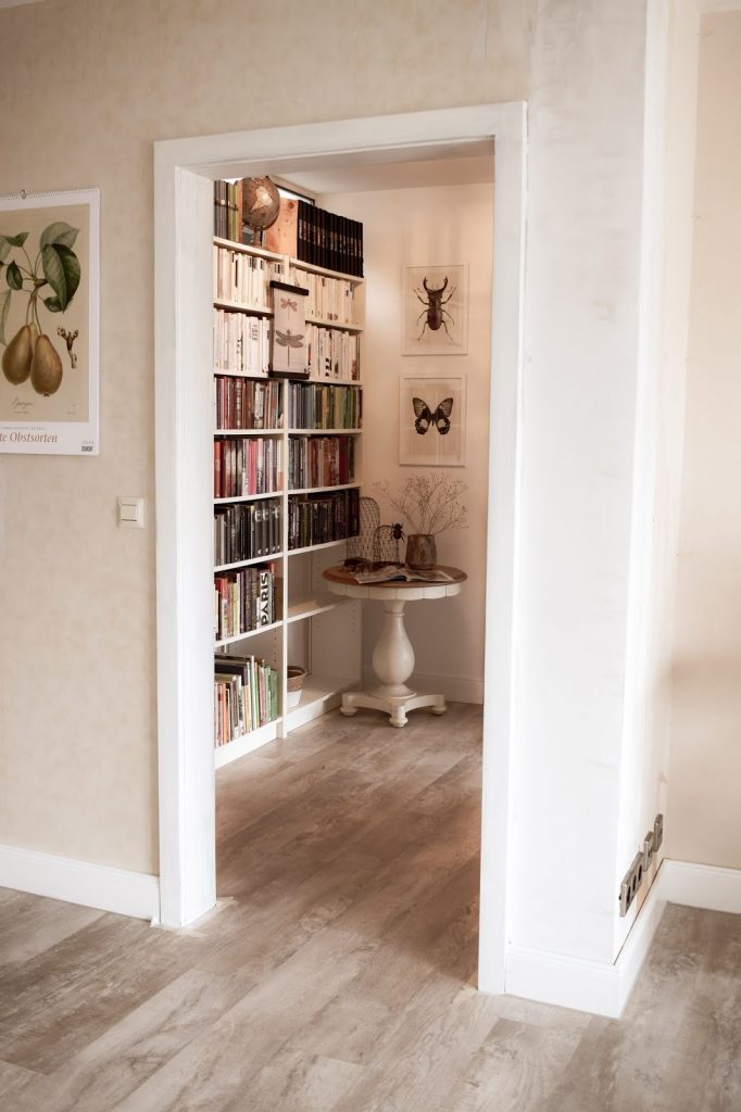 Bücherregale ordnen und schön dekorieren. Dekotipps Ordnung Bücher Regale Bibliothek Bücherregale ordnen und schön dekorieren. Dekotipps Ordnung Bücher Regale Bibliothek