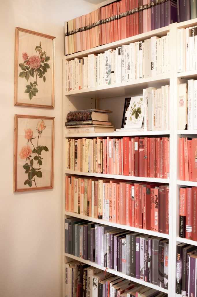 Bücherregale ordnen und schön dekorieren. Dekotipps Ordnung Bücher Regale Bibliothek Bücherregale ordnen und schön dekorieren. Dekotipps Ordnung Bücher Regale Bibliothek