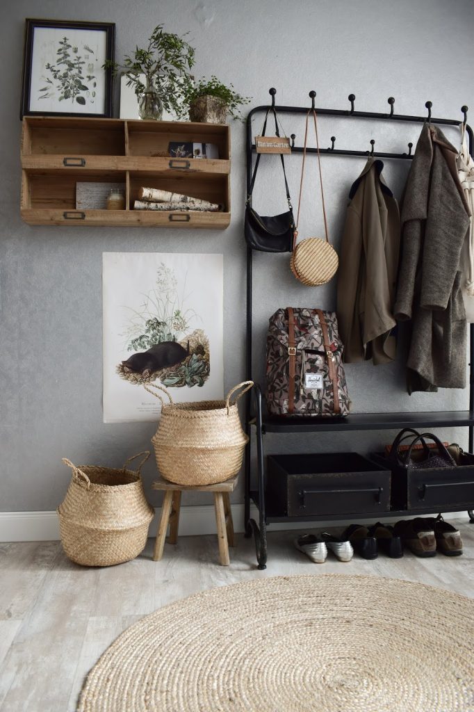 Garderobe Ideen für Flur Einrichtung Dekoidee aufbewahren natürlich wohnen umweltfreundlich Vorhang Teppich Holz Körbe aus Sisal Garderobe Ideen für Flur Einrichtung Dekoidee aufbewahren natürlich wohnen umweltfreundlich Vorhang Teppich Holz Körbe aus Sisal