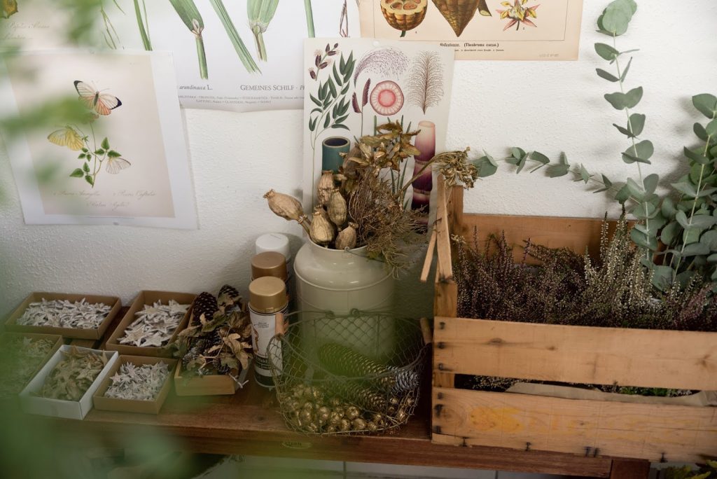 Workshop Rückblick Winterdeko aus Naturmaterialien von Kreativ-Natürlich-Ideenreich: Dekostab Gartenstab Mooskranz Winterbäume Winterbaum mit tollen Materialien Ideen Inspirationen Kreativsein winterliche Deko und mehr gestalten Workshop Rückblick Winterdeko aus Naturmaterialien von Kreativ-Natürlich-Ideenreich: Dekostab Gartenstab Mooskranz Winterbäume Winterbaum mit tollen Materialien Ideen Inspirationen Kreativsein winterliche Deko und mehr gestalten