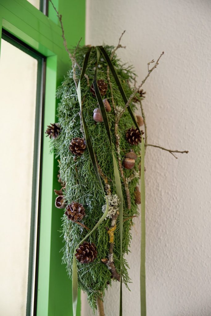 Workshop Rückblick Winterdeko aus Naturmaterialien von Kreativ-Natürlich-Ideenreich: Dekostab Gartenstab Mooskranz Winterbäume Winterbaum mit tollen Materialien Ideen Inspirationen Kreativsein winterliche Deko und mehr gestalten Workshop Rückblick Winterdeko aus Naturmaterialien von Kreativ-Natürlich-Ideenreich: Dekostab Gartenstab Mooskranz Winterbäume Winterbaum mit tollen Materialien Ideen Inspirationen Kreativsein winterliche Deko und mehr gestalten
