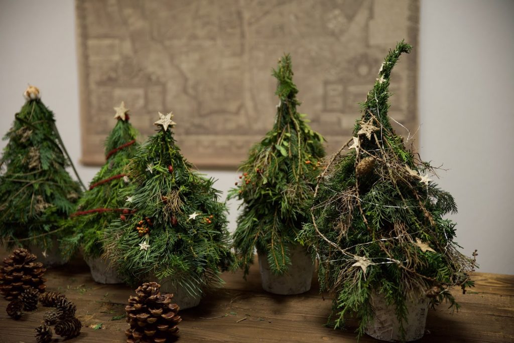 Workshop Rückblick Winterdeko aus Naturmaterialien von Kreativ-Natürlich-Ideenreich: Dekostab Gartenstab Mooskranz Winterbäume Winterbaum mit tollen Materialien Ideen Inspirationen Kreativsein winterliche Deko und mehr gestalten Workshop Rückblick Winterdeko aus Naturmaterialien von Kreativ-Natürlich-Ideenreich: Dekostab Gartenstab Mooskranz Winterbäume Winterbaum mit tollen Materialien Ideen Inspirationen Kreativsein winterliche Deko und mehr gestalten