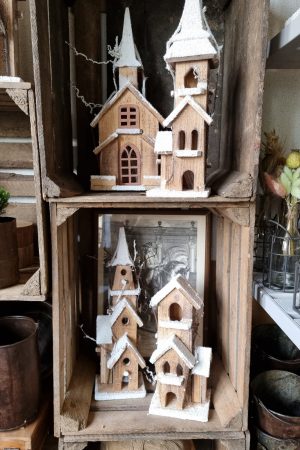 Weihnachtshaus mit LED Batterien Weihnachtkapelle Weihnachtsdeko Winterdeko Holzhaus Deko im Mrs Greenery Shop bestellen kaufen