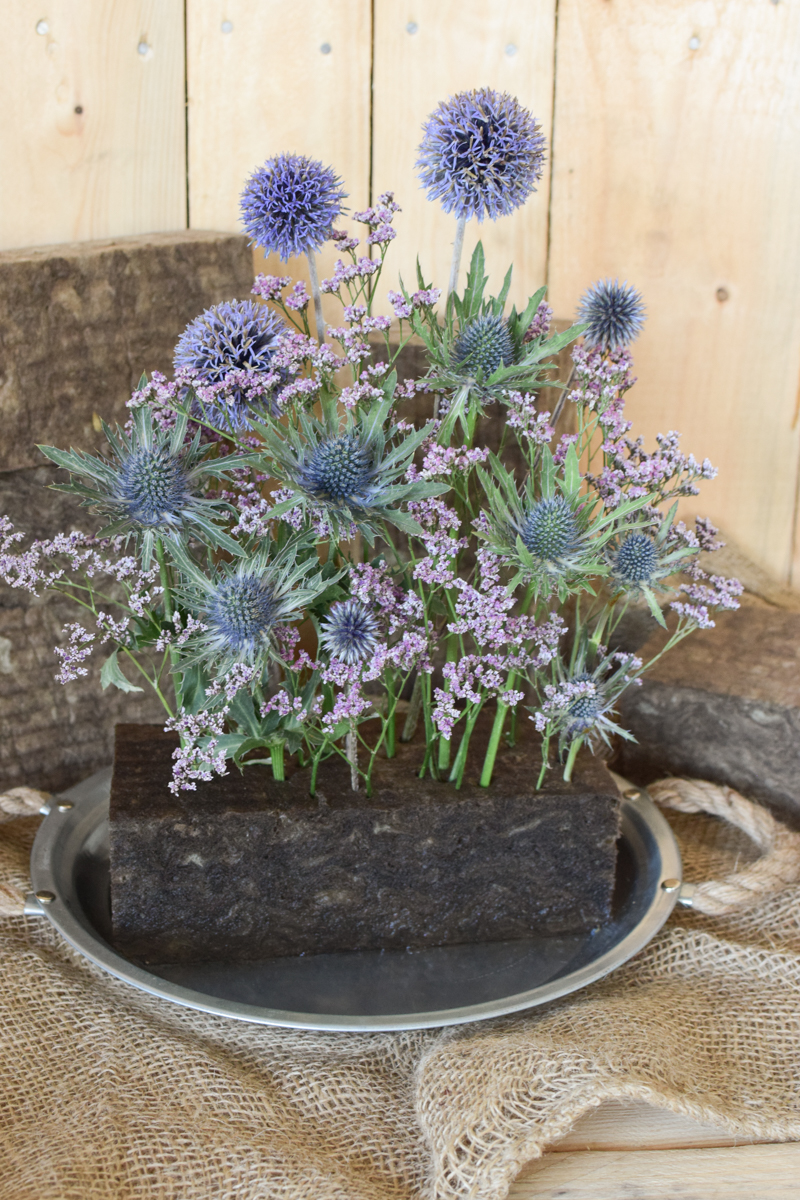 Bio Steckschaum Steckziegel. Die Alternative! Plastikfrei Blumen stecken. Für Blumengestecke aus 100% natürlichen Materialien. Für Nass- und Trockengestecke. Natürliche Steckmasse Sideau vom Mrs Greenery Shop