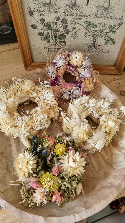 Kranz Kränze Mini-Kränze Trockenblumen getrocknete Blüten Trockenblumenkranz weiss pastell im Mrs Greenery Shop bestellen kaufen