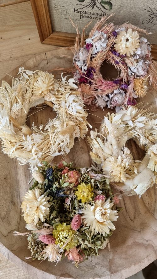 Kranz Kränze Mini-Kränze Trockenblumen getrocknete Blüten Trockenblumenkranz weiss pastell im Mrs Greenery Shop bestellen kaufen