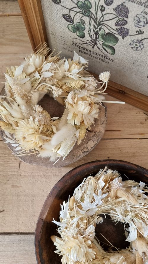 Kranz Kränze Mini-Kränze Trockenblumen getrocknete Blüten Trockenblumenkranz weiss pastell im Mrs Greenery Shop bestellen kaufen