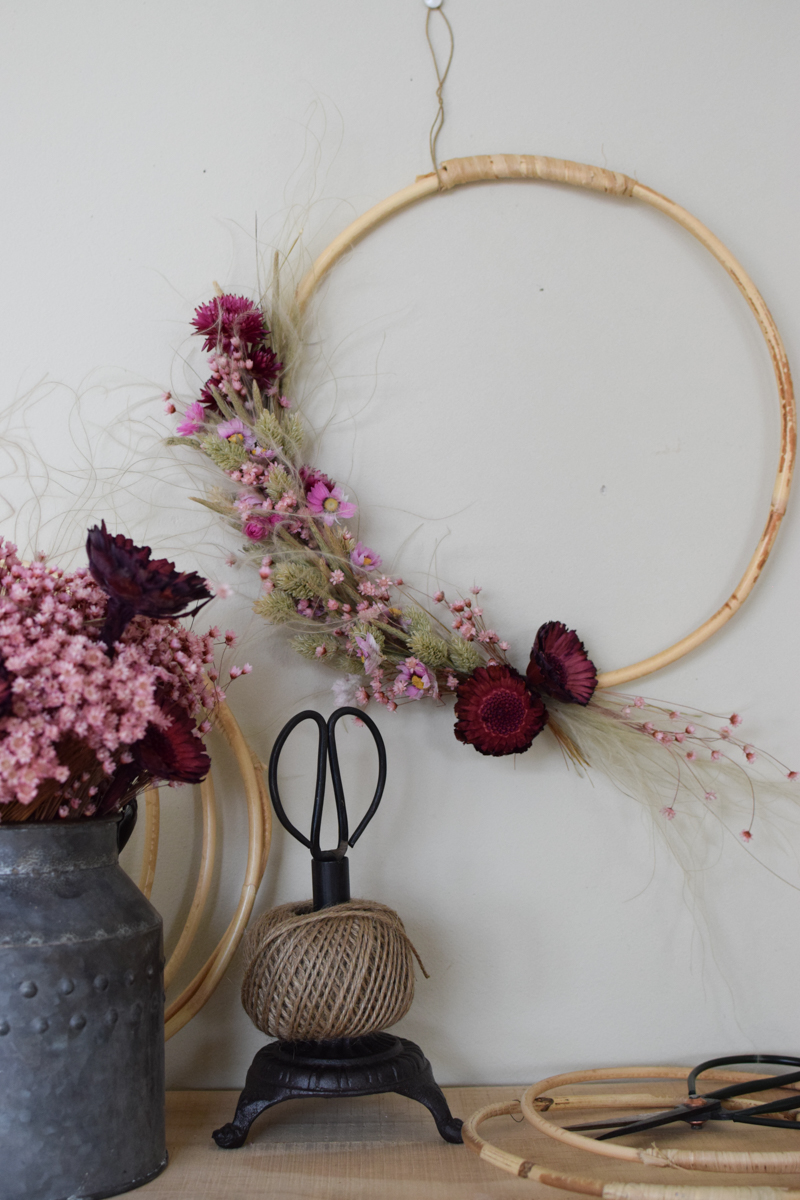 Loop Kranz binden mit Trockenblumen: Online Workshop inkl. Material Kränze selber machen aus getrockneten Blumen. Trockenblumenkranz, Kränze selbermachen Anleitung Loopkranz DIY Selberbinden selbermachen