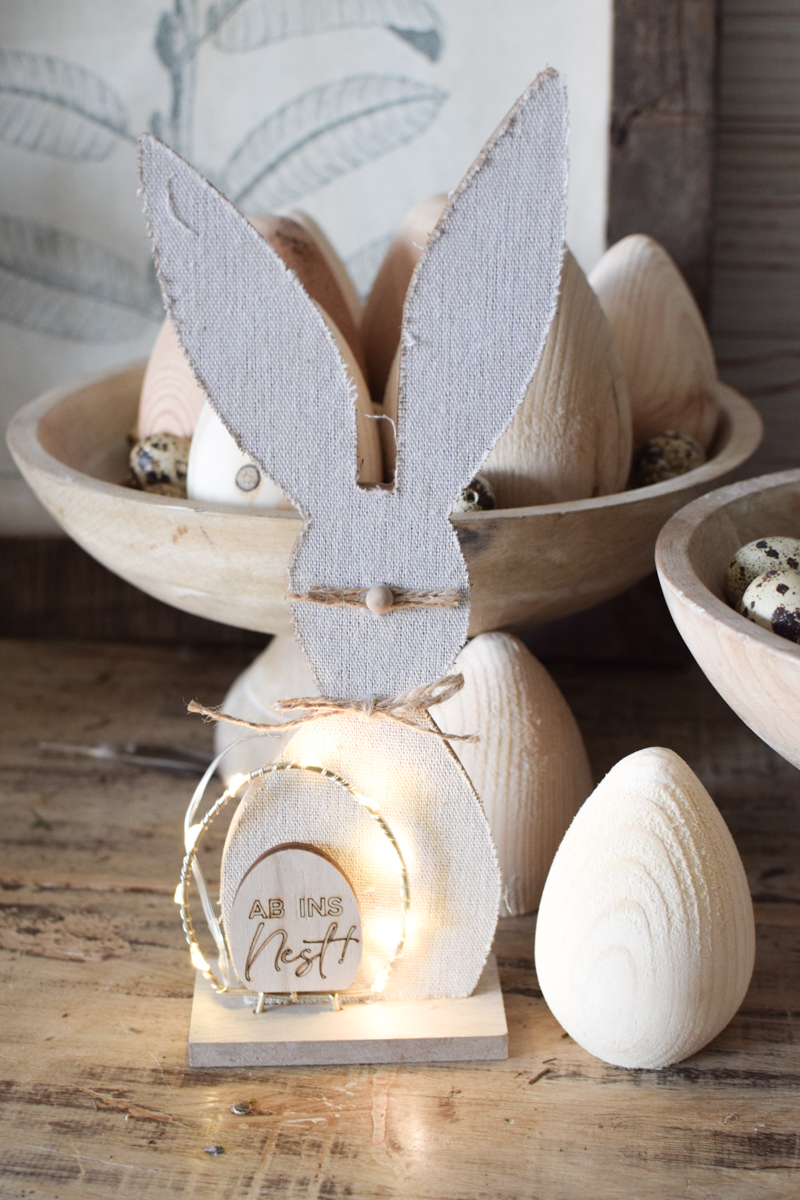 Osterhase Osterdeko mit LED Hase zum Aufstellen Ostern Holz Deko im Mrs Greenery Shop bestellen