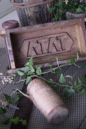Ziegelform aus Holz mit Metallbeschlägen. Schale aus Holz. Form für Ziegel Deko Dekoidee im Mrs Greenery Shop bestellen