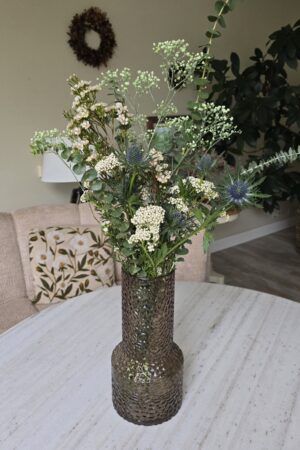 blumenstrauss der woche mohn distel blumen arrangement strauss eukalyptus bei mrs greenery bestellen kaufen