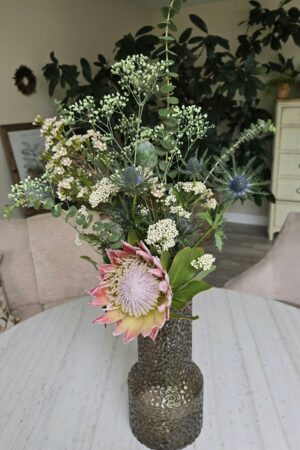 blumenstrauss der woche mohn distel blumen arrangement strauss eukalyptus bei mrs greenery bestellen kaufen