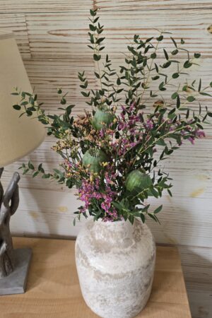 blumenstrauss der woche mohnkapseln strandflieder blumen arrangement strauss eukalyptus bei mrs greenery bestellen kaufen